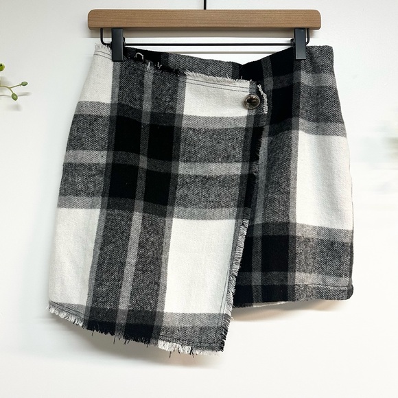 HYFVE Dresses & Skirts - HYFVE Plaid Black and White Women's Skirt, size medium, worn once